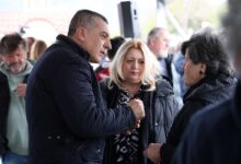 Στον-τόπο-της-τραγωδίας-στα-Τέμπη-η-Χρύσα-Ντιντή