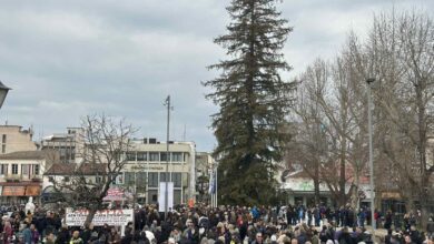 Τέμπη:-Μαζική-συγκέντρωση-μνήμης-στην-Κεντρική-Πλατεία-Τρικάλων