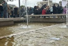 Τρίκαλα:-Σκουπίδια-στα-«ασφαλή»-συντριβάνια-της-πλατείας