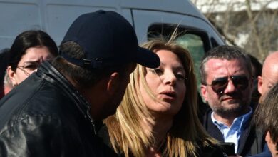 Ο-Πάνος-Ρούτσι-διαψεύδει-τα-περί-«έντασης»-με-την-Μαρία-Καρυστιανού-στη-συγκέντρωση-για-τα-Τέμπη