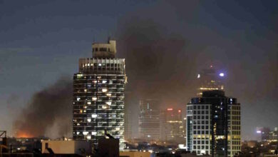 Σειρήνες-πάλι-στο-Τελ-Αβίβ,-μία-νεκρή-και-20-τραυματίες-από-πτώση-πυραύλων-του-Ιράν