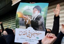 Νεκρός-ο-Αλί-Χαμενεΐ:-Ο-λάτρης-του-Τολστόι-και-του-Ουγκό-που-έγινε-Αγιατολάχ-–-Το-τέλος-του-ανθρώπου-που-σημάδεψε-το-Ιράν-για-35-χρόνια