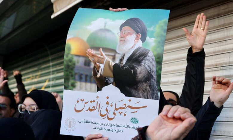 Νεκρός-ο-Αλί-Χαμενεΐ:-Ο-λάτρης-του-Τολστόι-και-του-Ουγκό-που-έγινε-Αγιατολάχ-–-Το-τέλος-του-ανθρώπου-που-σημάδεψε-το-Ιράν-για-35-χρόνια