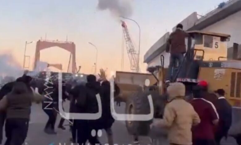 Ιράκ:-Διαδηλωτές-προσπάθησαν-να-εισβάλουν-με-μπουλντόζες-στην-πρεσβεία-των-ΗΠΑ-στη-Βαγδάτη-–-Δείτε-βίντεο