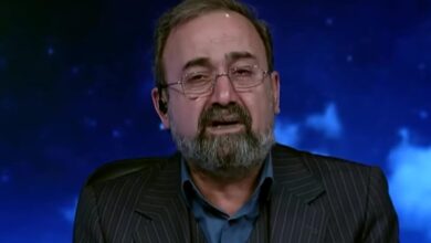 Ιράν:-Η-στιγμή-που-δημοσιογράφος-ανακοινώνει-τον-θάνατο-του-Αλί-Χαμενεΐ-και-ξεσπά-σε-λυγμούς