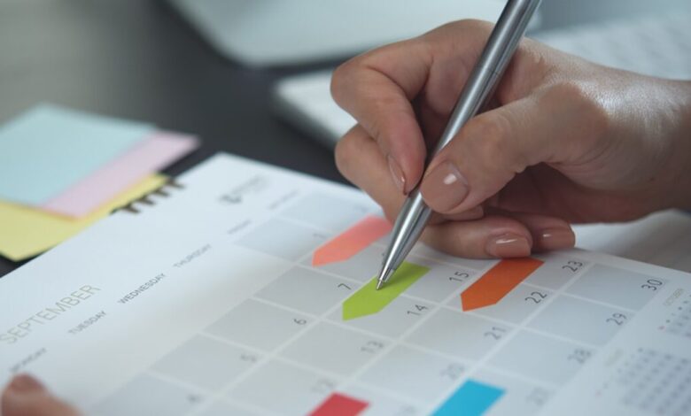 Όλες-οι-αργίες-και-τα-τριήμερα-μέσα-στο-2026-–-Πότε-πέφτει-το-Πάσχα