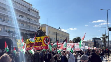 Μεγάλη-πορεία-έξω-από-την-Αμερικανική-πρεσβεία-στην-Αθήνα-–-Πολίτες-διαμαρτύρονται-για-την-επίθεση-ΗΠΑ-και-Ισραήλ-στο-Ιράν