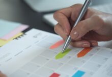 Όλες-οι-αργίες-και-τα-τριήμερα-μέσα-στο-2026-–-Πότε-πέφτει-το-Πάσχα