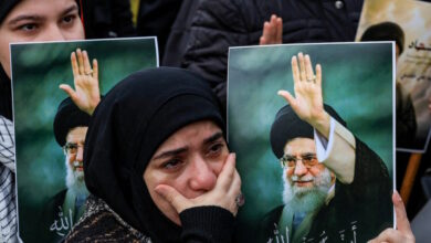 Ιράν:-Αβεβαιότητα-για-την-επόμενη-μέρα-χωρίς-τον-Αλί-Χαμενεΐ-–-Τα-τρία-σενάρια-και-η-κατακερματισμένη-αντιπολίτευση