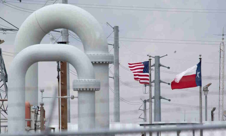 «Φλέγεται»-το-πετρέλαιο,-εκτοξεύθηκε-στα-82-δολάρια-το-βαρέλι-λόγω-του-πολέμου-στη-Μέση-Ανατολή