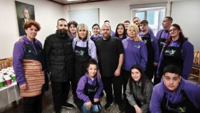 Μαθητές-και-εθελοντές-πρόσφεραν-γεύματα-σε-αστέγους-στα-Τρίκαλα