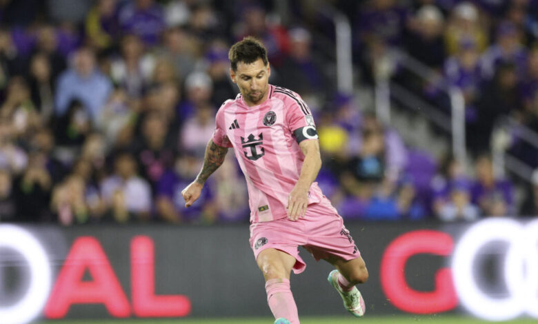 Ο-Λιονέλ-Μέσι-σκόραρε-με-απευθείας-εκτέλεση-φάουλ-και-έγραψε-ιστορία