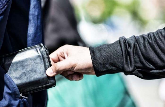 Σύλληψη-50χρονου-στα-Τρίκαλα-–-Αφαίρεσε-πορτοφόλι-με-400-ευρώ