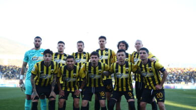 ΑΕΚ:-Η-αγκαλιά-των-παικτών-μετά-το-τέλος-του-αγώνα-με-το-Βόλο