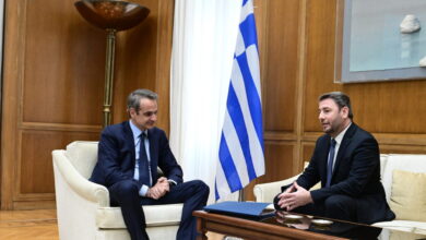 Μητσοτάκης:-Κατ’-ιδίαν-ενημέρωση-των-πολιτικών-αρχηγών-για-τη-Μέση-Ανατολή,-συνάντηση-την-Τρίτη-με-Ανδρουλάκη