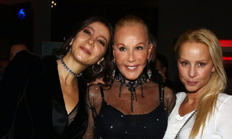 Στα-δικαστήρια-οι-κόρες-της-Ζωής-Λάσκαρη-για-τα-κοινόχρηστα-του-σπιτιού-στο-Πόρτο-Ράφτη