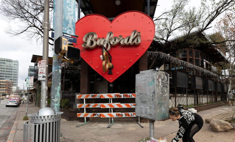 ΗΠΑ:-Μπλούζα-με-την-Ιρανική-σημαία-φορούσε-ο-53χρονος-μακελάρης-στο-Τέξας-που-σκότωσε-2-ανθρώπους-και-τραυμάτισε-άλλους-14