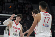 Τουρκία-–-Σερβία-94-86:-Συνέχισε-αήττητη-η-ομάδα-του-Άταμαν-με-Όσμαν-και-Γιούρτσεβεν