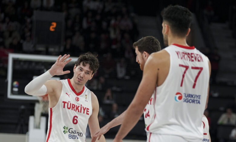 Τουρκία-–-Σερβία-94-86:-Συνέχισε-αήττητη-η-ομάδα-του-Άταμαν-με-Όσμαν-και-Γιούρτσεβεν