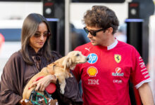 Ο-Σαρλ-Λεκλέρ-παντρεύτηκε-το-μοντέλο-Αλεξάντρα-Σεν-Μλε-–-Με-μία-ferrari-testa-rossa-του-1957-έφυγαν-οι-νεόνυμφοι