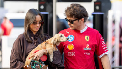 Ο-Σαρλ-Λεκλέρ-παντρεύτηκε-το-μοντέλο-Αλεξάντρα-Σεν-Μλε-–-Με-μία-ferrari-testa-rossa-του-1957-έφυγαν-οι-νεόνυμφοι