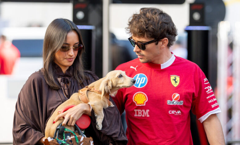 Ο-Σαρλ-Λεκλέρ-παντρεύτηκε-το-μοντέλο-Αλεξάντρα-Σεν-Μλε-–-Με-μία-ferrari-testa-rossa-του-1957-έφυγαν-οι-νεόνυμφοι