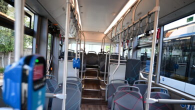 Άγρια-επίθεση-σε-λεωφορείο-στη-Γλυφάδα:-Κάρφωσε-στυλό-στο-μάτι-επιβάτη-–-Κουβαλούσε-και-μαχαίρι