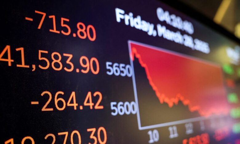 «Γκρεμίζονται»-οι-μετοχές-στα-χρηματιστήρια-–-Προσπάθεια-σταθεροποίησης-στις-2.100-μονάδες-στην-Αθήνα-μετά-από-βουτιά-5%