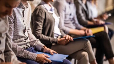 ΕΛΣΤΑΤ:-Στο-7,7%-υποχώρησε-η-ανεργία-τον-Ιανουάριο,-με-βελτίωση-του-δείκτη-για-γυναίκες-και-νέους