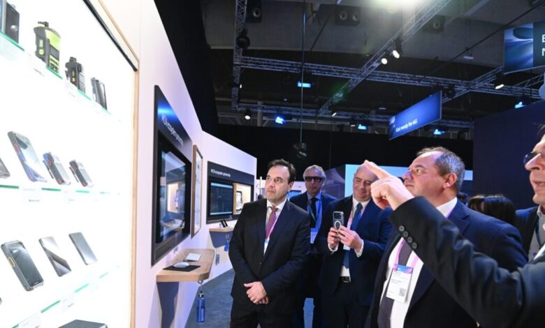 Παπαστεργίου-από-mwc-2026:-Η-Τεχνητή-Νοημοσύνη-για-πραγματικές-κοινωνικές-και-οικονομικές-ανάγκες-–-pharos-και-Δαίδαλος-στο-προσκήνιο