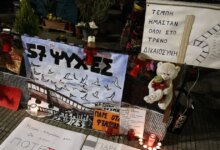 Τέμπη:-Διακοπή-στη-δίκη-των-ελεγκτών-της-Εθνικής-Αρχής-Διαφάνειας-για-τη-σύμβαση-717-Γιατί-εξαγριώθηκαν-οι-συγγενείς