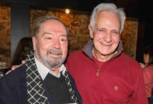 Οι-επώνυμοι-που-«έκλεψαν»-την-παράσταση-στο-φουαγιέ-πάρτι-στο-Πειραιώς-131