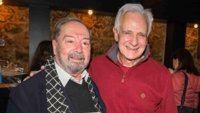 Οι-επώνυμοι-που-«έκλεψαν»-την-παράσταση-στο-φουαγιέ-πάρτι-στο-Πειραιώς-131