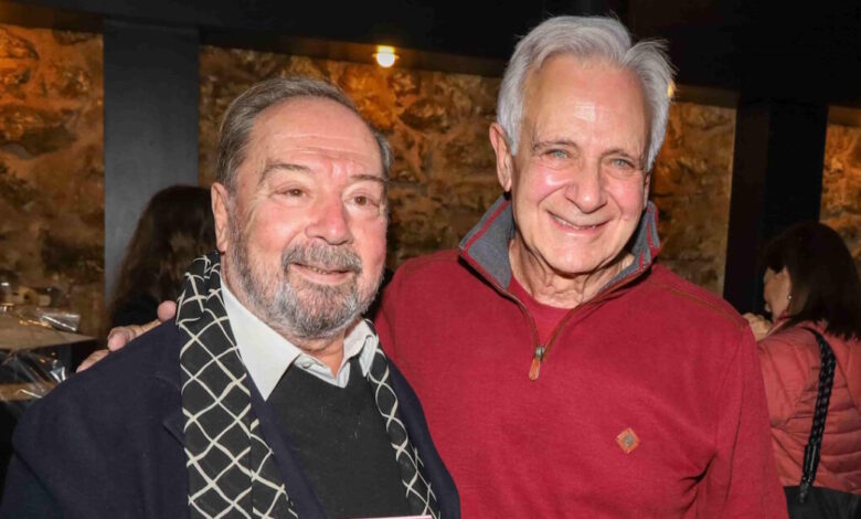 Οι-επώνυμοι-που-«έκλεψαν»-την-παράσταση-στο-φουαγιέ-πάρτι-στο-Πειραιώς-131