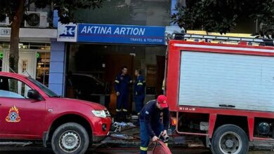 Φωτιά-σε-τουριστικό-γραφείο-στο-κέντρο-των-Τρικάλων