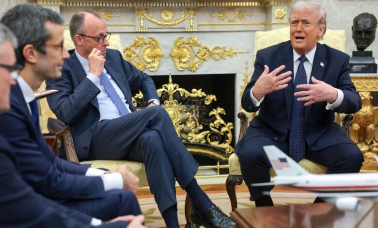 Ανάλυση-politico:-Γιατί-ο-σιωπηλός-Μερτς-παρακολουθούσε-ανήμπορος-τον-λαλίστατο-Τραμπ-να-επιτίθεται-σε-Ευρωπαίους-ηγέτες