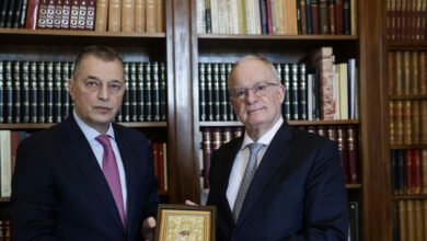 Συνάντηση-του-Κωνσταντίνου-Τασούλα-με-τον-πολιτικό-διοικητή-του-Αγίου-Όρους-Αλκιβιάδη-Στεφανή