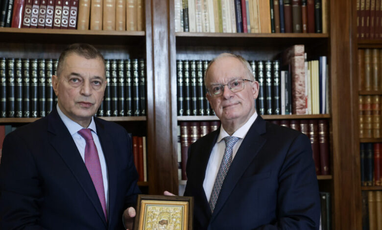 Συνάντηση-του-Κωνσταντίνου-Τασούλα-με-τον-πολιτικό-διοικητή-του-Αγίου-Όρους-Αλκιβιάδη-Στεφανή