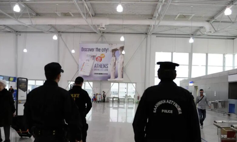 «Ελευθέριος-Βενιζέλος»:-Άνδρας-σε-αμόκ-πέταξε-μπουκάλια-σε-επιβάτες-και-διέλυσε-κατάστημα-duty-free-–-Βίντεο-ντοκουμέντο