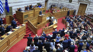 Γενέθλια-για-τον-Κυριάκο-Μητσοτάκη-–-Οι-ευχές-στη-Βουλή-και-τα-κεράσματα-χωρίς-ζάχαρη