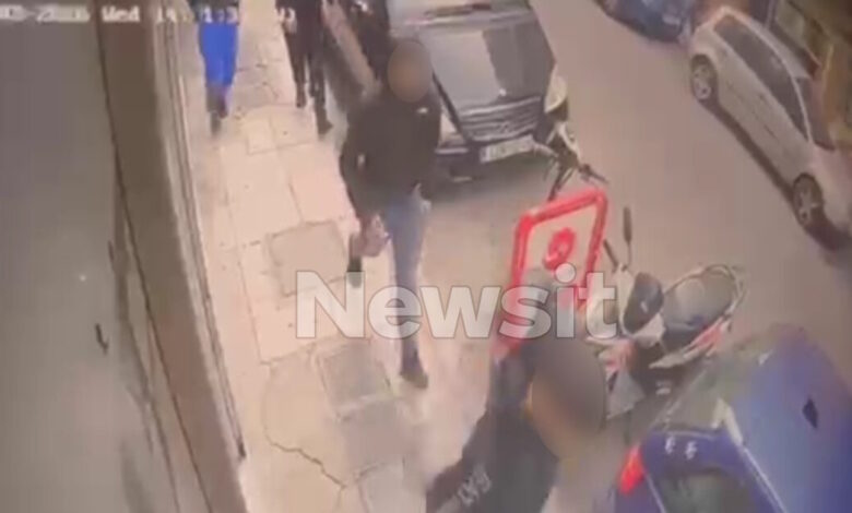 Βίντεο-–-ντοκουμέντο-δευτερόλεπτα-μετά-το-μαχαίρωμα-σε-17χρονο-έξω-από-σχολείο-στον-Άγιο-Παντελεήμονα