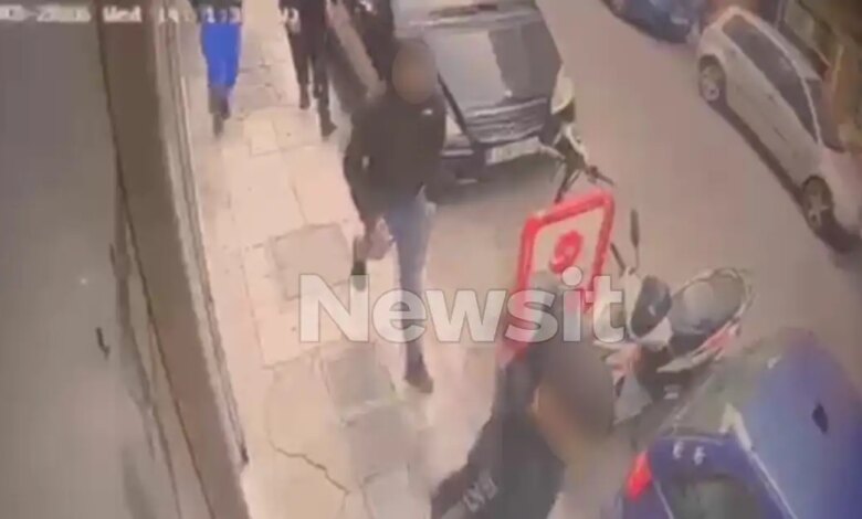 Βίντεο-–-ντοκουμέντο-δευτερόλεπτα-μετά-το-μαχαίρωμα-σε-17χρονο-έξω-σχολείο-στον-Άγιο-Παντελεήμονα