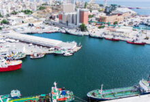 Ασφάλιστρα-πολέμου-και-έκτακτες-χρεώσεις-ανεβάζουν-το-κόστος-για-την-ελληνική-ναυτιλία-και-το-λιμάνι-του-Πειραιά