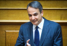 Μητσοτάκης-κατά-Κουτσούμπα-για-την-Κύπρο-και-αιχμές-για-«πατριώτες-της-φακής»:-«Μάλλον-ήμουν-προσβλητικός-για-τις-φακές»