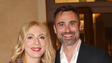 Γιώργος-Καπουτζίδης-και-Σμαράγδα-Καρύδη-επέστρεψαν-με-πτήση-στην-Ελλάδα-από-τη-Σρι-Λάνκα