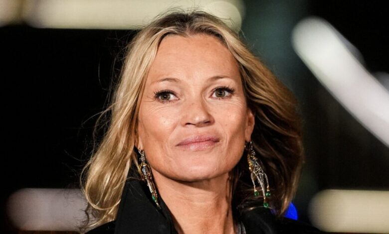 Κέιτ-Μος:-Η-αντίδρασή-της-στην-Εβδομάδα-Μόδας-στο-Παρίσι-που-συζητήθηκε-–-«Σε-παρακαλώ,-μην-με-αγγίζεις»