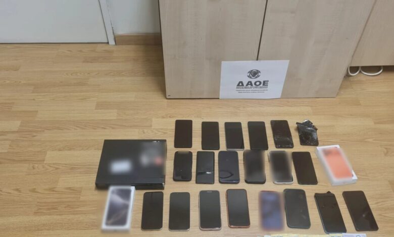 Ζεφύρι:-Εξαρθρώθηκε-κύκλωμα-που-εξαπατούσε-πολίτες-–-Έπιασαν-στα-πράσα-6-άτομα-στο-«τηλεφωνικό-κέντρο»