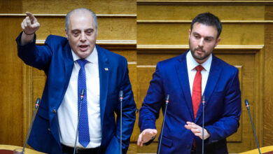 Ο-Βελόπουλος-απέστειλε-επιστολή-διαμαρτυρίας-στον-Κακλαμάνη-για-τον-Φλώρο:-Με-αποκάλεσε-«απατεώνα,-σαχλαμάρα-και-καράφλα»