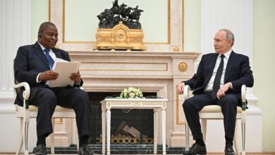 Ρωσία:-Τον-πρόεδρο-της-Κεντροαφρικανικής-Δημοκρατίας-υποδέχθηκε-ο-Πούτιν