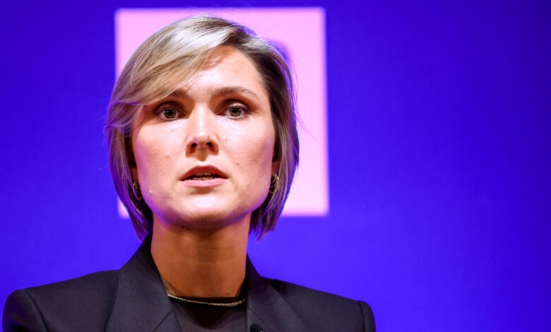 Ισλανδία:-Η-πρωθυπουργός-προτείνει-δημοψήφισμα-για-επανέναρξη-των-διαπραγματεύσεων-με-την-ΕΕ